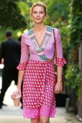 27951287_Karlie-Kloss-in-Pink-out-in-New