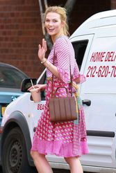 27951289_Karlie-Kloss-in-Pink-out-in-New