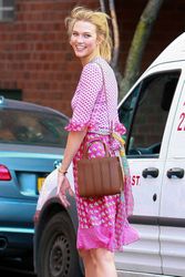 27951296_Karlie-Kloss-in-Pink-out-in-New