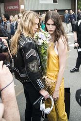 28009799_Stella-Maxwell--Versace-Fashion