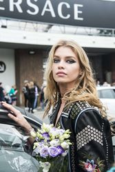 28009801_Stella-Maxwell--Versace-Fashion