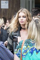 28009816_Stella-Maxwell--Versace-Fashion