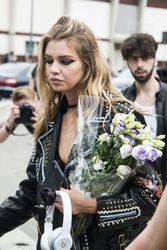 28009817_Stella-Maxwell--Versace-Fashion