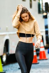 28908153_gigi-hadid-street-style-new-yor