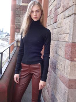 30250444_large_portrait.jpg