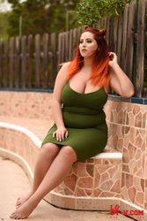Lucy Vixen - Sexy Green Dressd5namolc5z.jpg