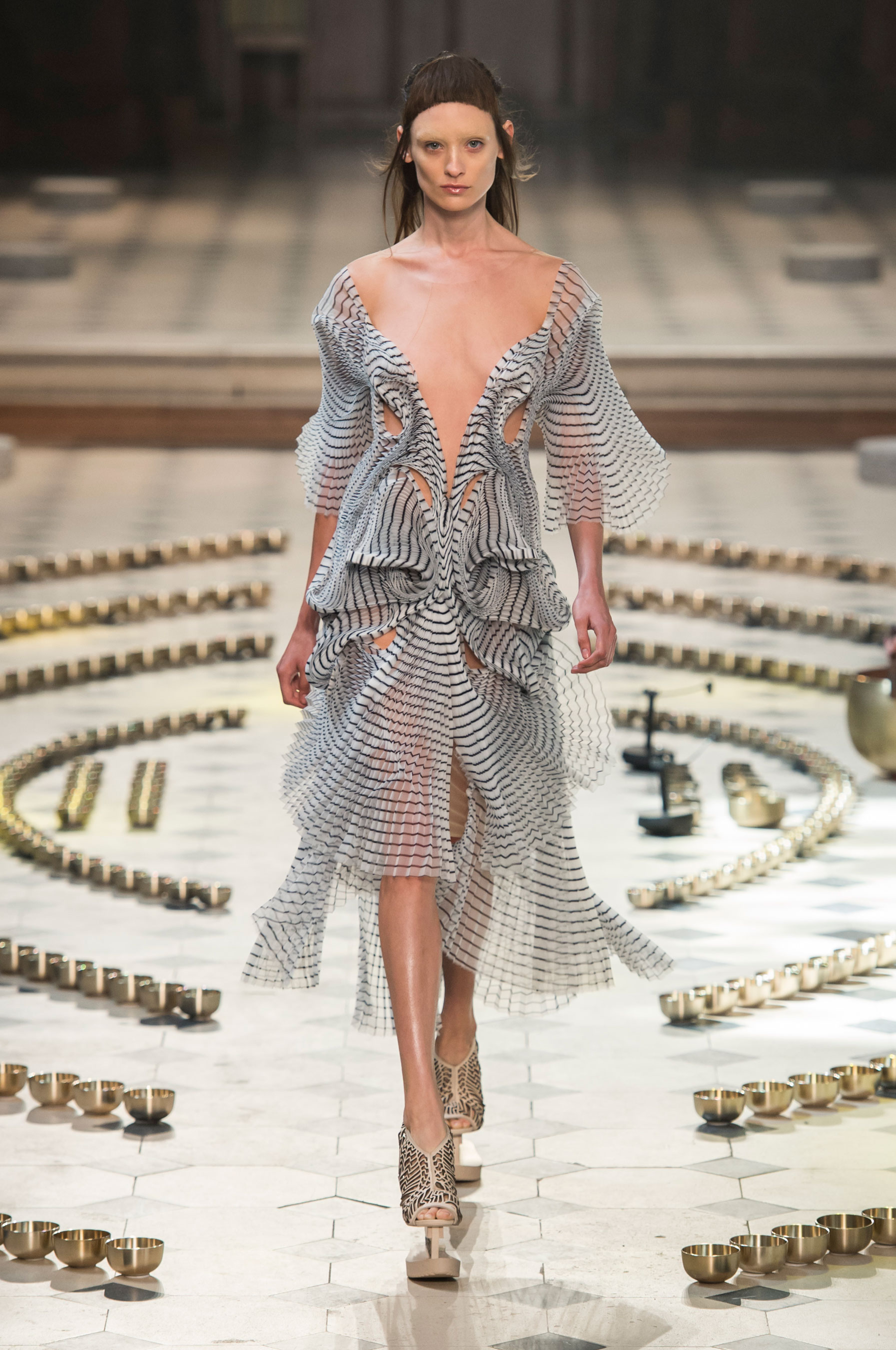 Красивые моды. Айрис Ван Херпен украшения. Iris van Herpen дизайнер показ 2021. Iris van Herpen Fall 2022. Iris van Herpen Fall 2021.