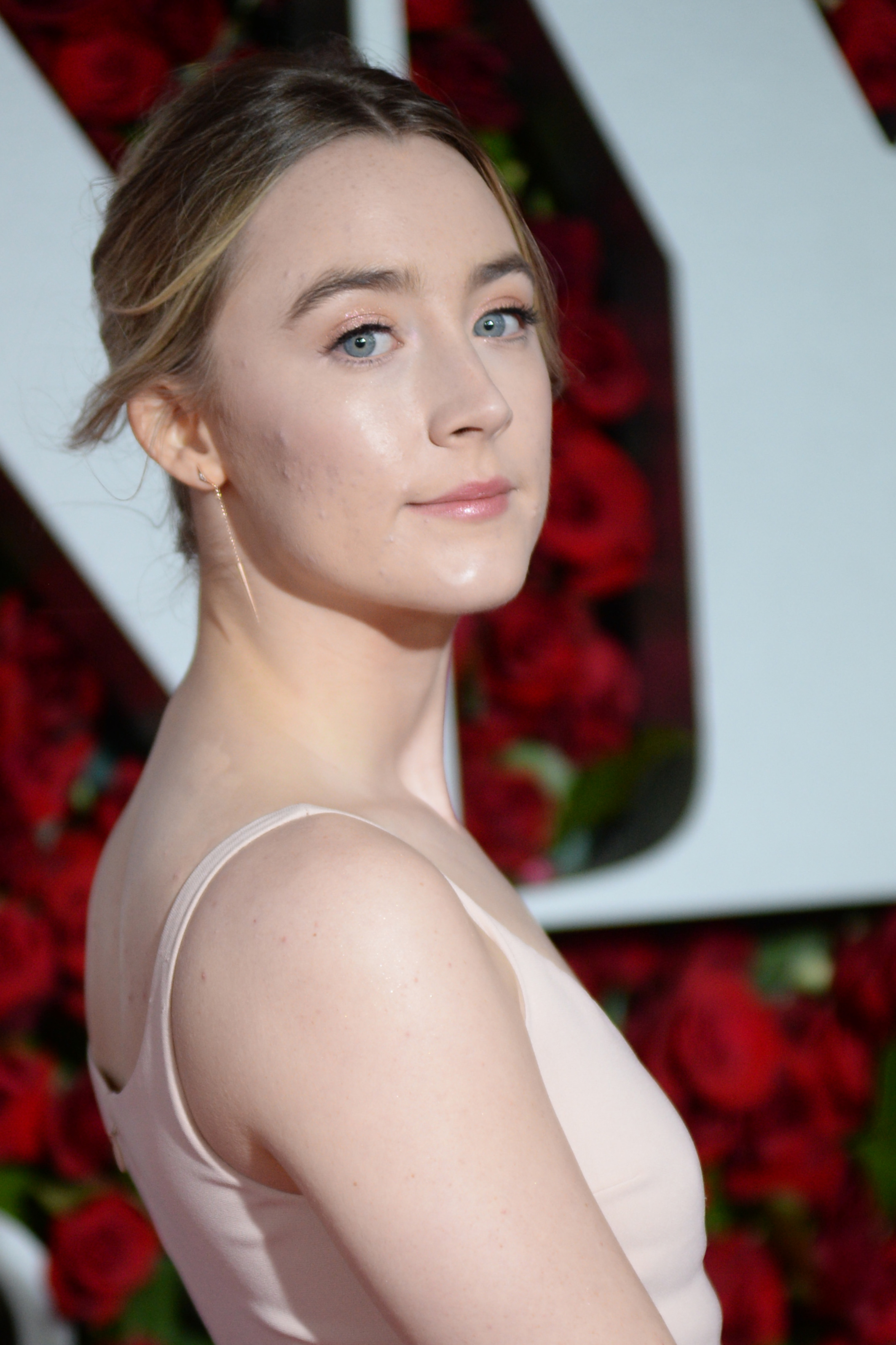 Saoirse Ronan Fakes